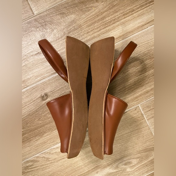 Kenneth Cole Reaction Fine Glass Wedge - Picture 6 of 7